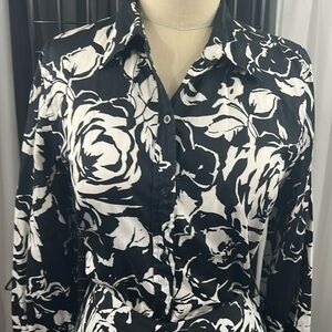 Vintage Lauren Ralph Lauren black/white floral blouse. 100%cotton Petite Large